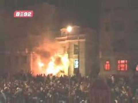 Belgrade, Serbia : Serbs Mob burn USA Embassy - One Dead