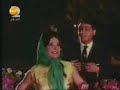 حاجة غريبة الدنيا لها طعم جديــــــــــــــــــــــــــدحاجة غريبة انا حاسس إنّ ده يوم عيــــــــــــــــدوأنا حاسة الدنيا هربانة ويانا فـ ليل كلّه سعـــــادهليها فرحة حلوة في عنية وحلاوتها سكرها زيـادهأنت عارف ليــــهقولي إنت ليـــــهعلشان احنا مع بعضينــا ولأول مره لوحدينــــــــاولا حدش بيبص علينـــا غير فرحة قلبنا وعنينــــاحاجة غريبة الليل ده كلّه كان امبارح بيزيدني حرمان وأسيــــةإتغير ليه .. إتغير ليه .. حتى سواده لوه ضيّ حنيّن في عنــــيّوالنجمة دي أنا عارفاها وتمللي بسهر وياهــــــــابس الليلة بتلمع اكثر وبتندهلي وانا سامعاهــــــــااهي بتشاور اهي بتقرب انا دلوأتي ماشيه معاهــاحاجة غريبة انت كمان انا شايفاك ماشي وياهـــــاأنتِ عارف ليــــهقول لي إنت ليــهعلشان احنا مع بعضينــا ولأول مره لوحدينــــــــاولا حدش بيبص علينـــا غير فرحة قلبنا وعنينــــاحاجة غريبــــــةحاجة غريبة .. السما بتغني .. انت سامعهـــــــــــاايوه سامعها .. بتغني مع فرحتي حبّــــــــــــــــــيوالموجه اللي هناك دي بترقــــــــــــــــــــــــــــصايوه شايفهـــــــادي بترقص على دقة قلبـــــــــــــــــــــــــــــــــــيانت شايف .. انت سامع .. انت حاســـــــــــــــــساحساس غريب قبل النهار ده ماجربتــــــــــــــوشوشعور جميل عمري في حياتي ما عرفتــــــــوشايه اللي جرالنا احنا بنحلم ولا بنحلم .. كلمني قـوللو كان ده حلم ياريتوا يطــــــــــــــــــــــــــــــــولعلشان نفضل نحلم كده على طــــــــــــــــــــــــولوالدنيا تفضل هربــــانة ويانا فـ ليل كلّه سعـــــادهليها فرحة حلوة في عنية وحلاوتها سكّرها زيـادهأنت عارف ليــــهأيوه عارف ليـــهعلشان احنا مع بعضينــا ولأول مره لوحدينــــــــاولا حدش بيبص علينـــا غير فرحة قلبنا وعنينــــاحاجة غريبــــــة
