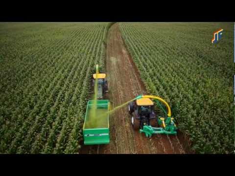 ensiladeira - Colhedora de Forragem em Área Total JF 1600 AT. - Sistema de transmissão sem correia. - Braço totalmente articulável e 2 rodas de apoio. - Acople especial co...
