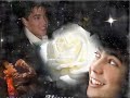 version **berceuse** de � gregory..

� gregory ..

rien que des larmes
s�ch�es au vent
comme une rose
pur est ton chant

jeter les armes
j'ai pas le choix
c'est dans nos r�ves
qu'on s'aper�oit

puis je regarde
autour de moi
il y a ton visage
qui nous sourit

� gr�gory � gr�gory

mon fr�re l'artiste
elle a dit �a
mais rien que des larmes
pour toujours fan de toi

dans les pri�res
tu viens aussi
l� tu t'assoies
l� tu souris.. � gr�gory � gr�gory..

m�me quand tu danses
tu es le roi
et quand tu ris
larmes de joie

oh mon cadeau
cadeau du ciel
je n'ai qu'un mot
merci..merci � gr�gory � gr�gory..merci..

paroles et musique de pierre balletti � 2008 / sacem

inoubliable gregory!!bon anniv donc cher greg pour ce prochain 13 mai 2008 !
kelly, jeune personne handicap�e moteur de 20 ans � marseille, qui t'adore, qui a tout de toi..nous sommes tant.. a r�alis� ce superbe diaporama pour tes prochains 25 ans !! 
dieu qui t'a choisi te compte parmi les siens, prie pour nous, pour tous ceux qui t'aiment, et les malades qui comptent tant pour toi ! 
le travail continue, gr�gory tu restes notre flambeau ! 
pierre balletti � sacem/france