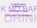 UM DRINK NO BAR