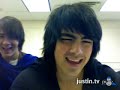 jb ringtones!!!joe lip singing his ringtone!!(funny)