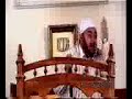 شيخ يلقي كلاما لا تراص ولا ترابط فيه يستطيع أن يلقيه على مسامعك أول معتوه تصادفه في زقاقك, ثم يزبد ويرغي بغلاظة مقيتة وينتقل بسرعة رهيبة إلى إطار الصورة وراءه وينزل فيها خبطا وتهشيما, ثم يستدير وأوداجه منتفخة وصدره يكاد ينفجر ليبدأ في سيل من التملق للبلاط .. انقطعت الصورة وما زلت أتساءل ماذا قال, ما الذي يبرر قومته الهوجاء تلك ؟هل بمثل هذا السلوك سيتعلم الناس أدبيات الحوار الرصين والإقناع والإقتناع ؟إن كان الشيخ الواعظ نفسه يعمد أول ما يعمد للتكسير والتخريب في عصبية متخلفة, فماذا يحق للموعوظين اللذين ليسوا في مثل مرتبته علما ومعرفة أن يفعلوا إن طفح بهم الكيل ؟للتدكير فهدا الداعية اسمه عبد الله نهاري و هو ينتمي الى حركة التوحيد و الاصلاح في مدينة وجدة التابعة لحزب العدالة و التنمية 