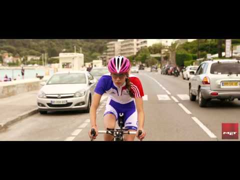 Видео о Велосипедный шлем MET STRADIVARIUS safety yellow