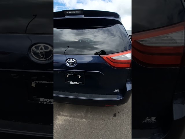 2019 Toyota Sienna LE Clean CarFax, Climate Control, Cloth Seats in Cars & Trucks in Trenton