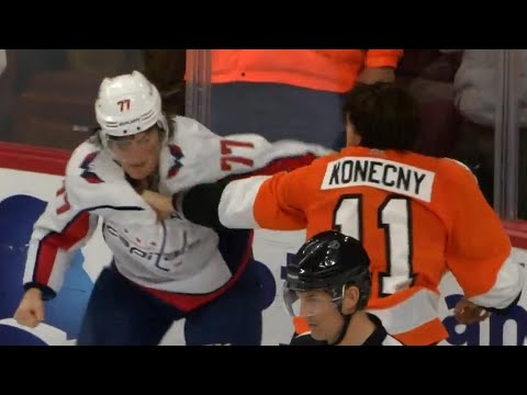Video: Oshie and Konecny go toe-to-toe in a long tilt