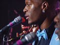 Amy Winehouse - Me & Mr Jones (Live - AOL)