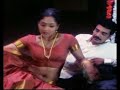 Suman ranganath brops her pallu
