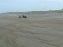 itoteamkitescooby en nieuwvlietkiter buggyjochem aan het kitesurfen