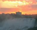 Come un sole che sorge... Alba alle cascate del Niagara!