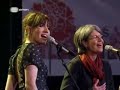 maria do amparo e l�cia moniz no coliseu para o programa vozes de abril da rtp em abril de 2008.
l�cia moniz � filha de maria do amparo e de carlos alberto moniz, que dirigiu a orquestra.