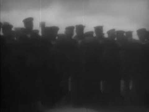 真珠湾攻撃前に斉唱する大日本帝國海軍