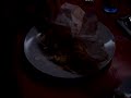 intentando comer