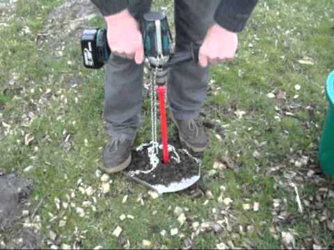 Erdbohrer für den Akkuschrauber mit Auffangschale