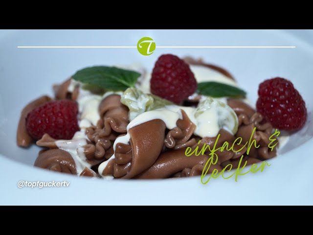 Kakao Nudel mit selbstgemachter Vanillesoße und Himbeeren