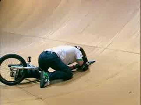 BMX BIKES TRICKS STUNTS CRASHES