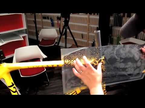 Tour de Lance met kunstzinnige fietsen YouTube Preview Image