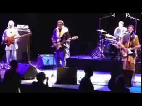 Bombino - Unreleased material. Bombino en concert à Paul B à Massy le 12/11/2013. Titre inédit.