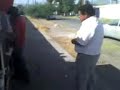 empleado del imss comiendo gordas en hora de trabajo