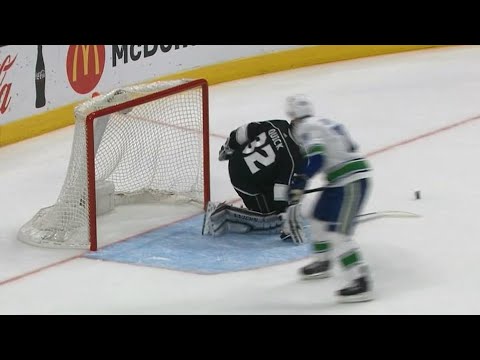 Video: Quick shuts down Sutter on penalty shot attempt