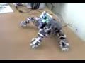 robot con 13 servomotores controlados con microcontroladores PIC16F877 y una pc