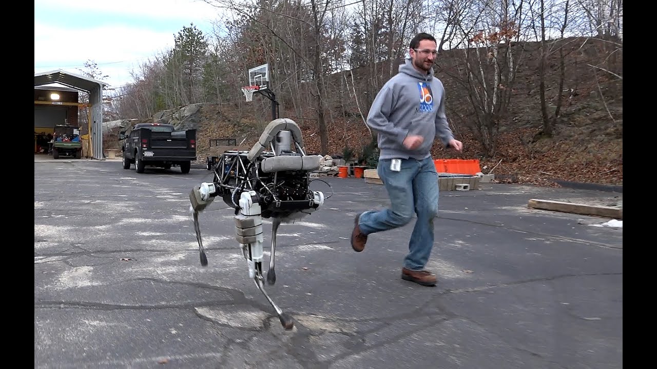 10 роботов, обученные потенциально опасным для человечества навыкам. Сверхустойчивый робот Spot. Фото.