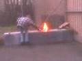 benzine+ampli d'ordi+pétard chinoi=BOOM
