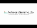 Radio DDP berichtet über die positive Wirkung der Tonsäule auf die Raumakustik. Der Lehrer sei selbst bei Heiserkeit zu verstehen und die Schüler können besser lernen und verstehen.