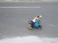 coooool monkey,, really funnny,,قرد منتهي ومهوووي مرررره يستعرض بدباب بس ضحك