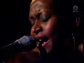 Asha Ali - These Months (2006-12-04 - Nyhetsmorgon, TV4)