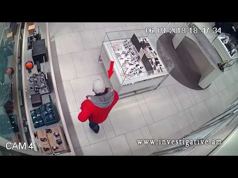 Мужчина украл с витрины магазина часы (Видео)