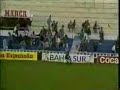Tifosi seguono il guardalinee