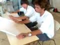 en este video nuestro amigo jorabado deforme trata de sorprender a unos estuadiantees tambien deformes para invitarlos a bailar , pero cuando ellos los ven se asustan por lo deforme de este y salen corriendo y el jorabado deforme los persigue pa tratar de invitarlos a bailar.