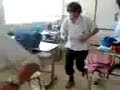 en este video nuestro amigo jorabado deforme trata de sorprender a unos estuadiantees tambien deformes para invitarlos a bailar , pero cuando ellos los ven se asustan por lo deforme de este y salen corriendo y el jorabado deforme los persigue pa tratar de invitarlos a bailar.