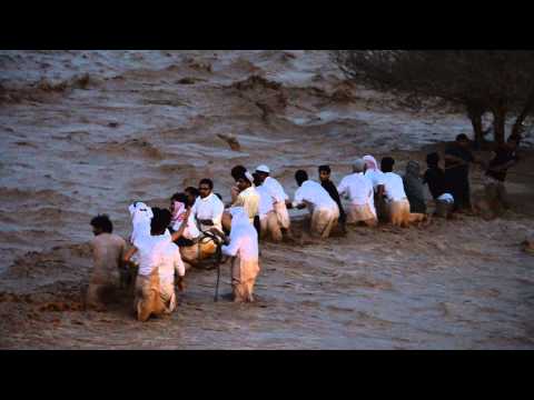 فزعة شباب حائل في أمطار يوم السبت 17 6 1434 هـ