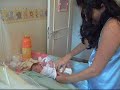 Trocando a fralda em casa