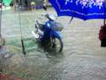 videos de monsoon rain in bangkok