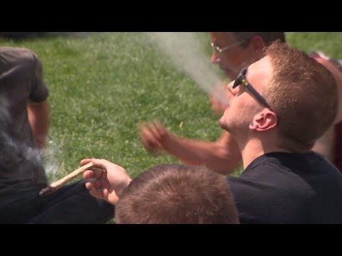 Pot users rally in Denver on 4/20