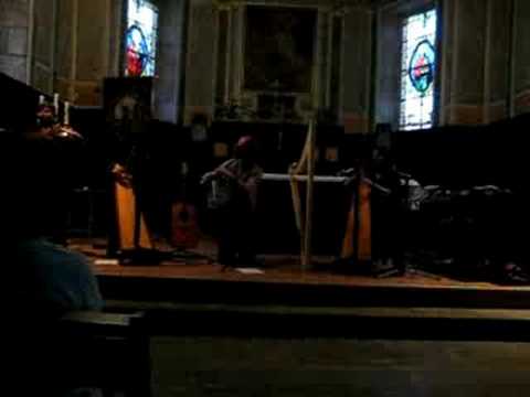 Triskell en concert 1. Concert du groupe Triskell, 23 juillet 2008 à l'église de St Pabu (nord finistère).