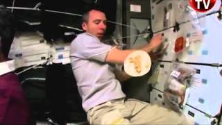 Uzayda yemek nasıl yenir - wwwteknovidcom