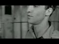 http://vidaen35mm.blogspot.com/2007/09/down-by-law.html

Dos aletargados Waits y Lurie y un enérgico Benigni son tres presos de una cárcel que deciden planear una fuga.
http://www.filmaffinity.com/es/film425271.html