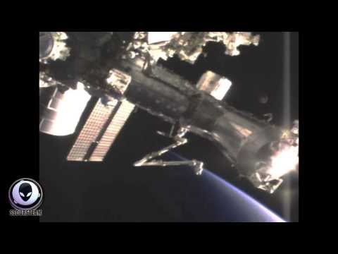 3/19/2014 GIANT UFO APPROACHES INTERNATIONAL SPACE STATION!