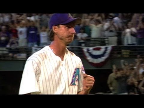 Video: 2001 NLCS Gm1: Big Unit shuts out Braves, fans 11