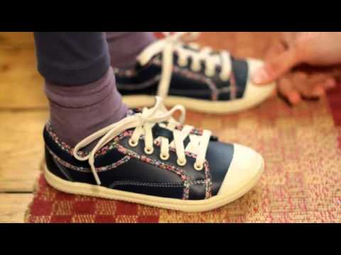 how to fit toddler shoes