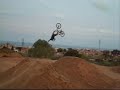 dirt jump a la poma, backflip de 5m. del guille