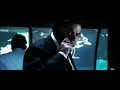Le cose che colpiscono di "2012" sono la quantità strabordante di effetti speciali e l'ilarità nella sala  quando il primo ministro italiano dice qualcosa del tipo: "Preferisco stare col mio popolo e morire con lui." - http://www.youtube.com/watch?v=MHoYnDZaodk