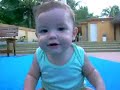 Willi en la grama de plastico