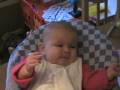 videos de Eerste fruithapje Kyra.wmv