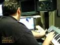 videos de White Noise Makes Hyphy Beat In Under 5 Mins
