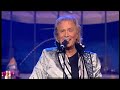 De Höhner - Oldie-Medley 2011 Zum Sessions-Motto 'Köln hat was zu beaten' mit vier kölschen Höhner-Songs und vier internationalen Songs 1. Ich ben ne kleine Mann (1992) Ich ben ne kleine Mann un han se nit mih all op dr Pann! E After-Shave vun bahl 60 Mark un Schlabberungerbotze ussem Supermarkt. Ich ben ne kleine Mann un han se nit mieh all op dr Pann 2. We will Rock you Original von Queen (1977) 3. Wann jeiht dr Himmel widder op (1990) Wann jeiht dr Himmel uch för mich widder op Wann jeiht dr Himmel widder op ? Wann schingk de Sonn ens widder - Simmer denn nit all he Bröder? Wann jeiht dr Himmel widder op? 4. Hotel California Original von den Eagles (1977) 5. Kumm loss mer fiere (1991) Kumm, loss mer fiere, nit lamentiere jet Spass un Freud, dat hät noch keinem Minsch jeschad. Denn die Trone, die do laachs, musste nit kriesche. Loss mer fiere op kölsche Aat 6. Mighty Quinn Original von Manfred Mann (1967) 7. Hey kölle do bes e Jeföhl (1992) Ich han die Städte der Welt jesin, ich wor in Rio, in New York un Berlin! Se sin op ihre Aat jot un schön, doch wenn ich ierhlich ben, do trick mich nix hin! Ich bruch vun Balkon de Blick uf de Dom un die Hüsjer bunt om Aldermaat! Ich bruch dä FC, un die Minsche he, un die jode, echte kölsche Aat! 8. Hey Jude Original von den Beatles (1968) 9. Hey kölle do bes e Jeföhl Hey Kölle du ming Stadt am Rhing He wo ich jross jewode bin Du bis en Stadt mit Hätz un Siel Hey Kölle du bis e Jeföhl